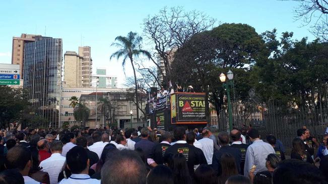 MANIFESTAÇÃO POR REIVINDICAÇÃO DOS NOSSOS DIREITOS.